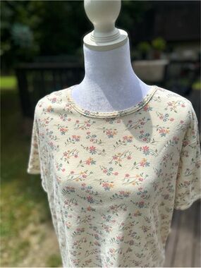Baxter & Wells Vintage Yellowy Cream Floral Short Sleeve Crewneck Tee Size M